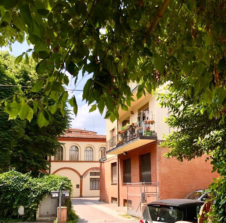 Charming Home Towers-Roofs View Болоня Екстериор снимка